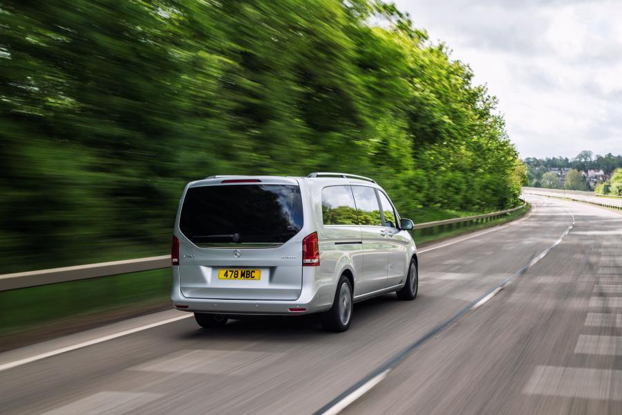  Mercedes-Benz V250 BlueTec Extralang Avantgarde 2015 года  (UK) (фото 3 из 24)